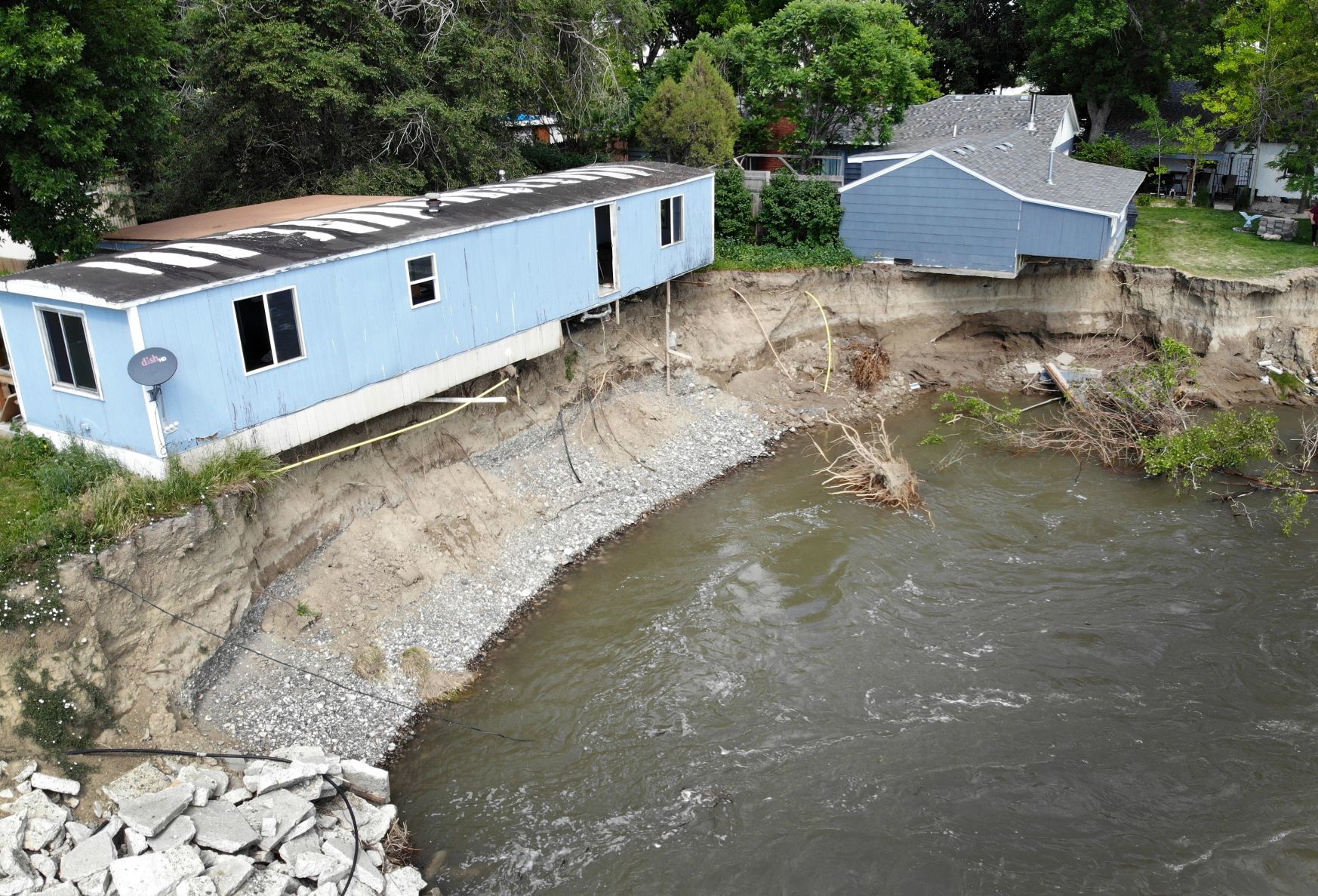 Yellowstone River eroding ground under family home